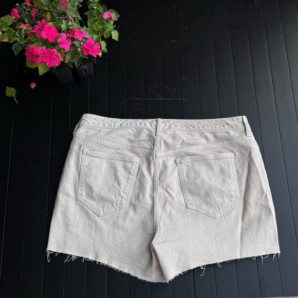 Torrid Cream Jean Shorts Distressed Button fly Denim Shorts  size 10 - Picture 2 of 9